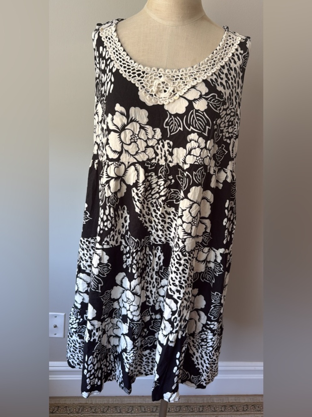 Sleeveless summer dress Floral Crochet-Trim